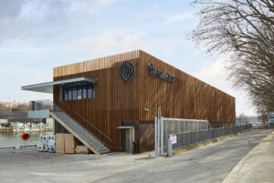 Projet de l'agence Point P au pont du Point du Jour à Paris d'Elisabeth Veit Architecte